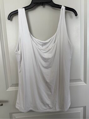 Classic White Scoop Neck Tank Top - Versatile Everyday Layer